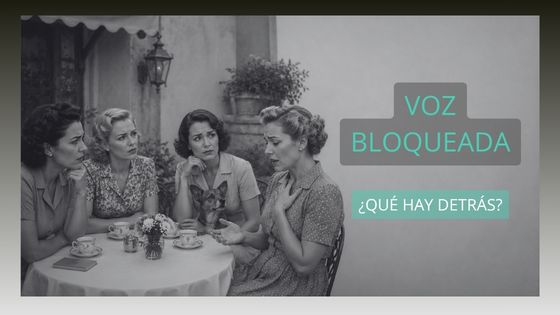 mujeres sentadas en una terraza